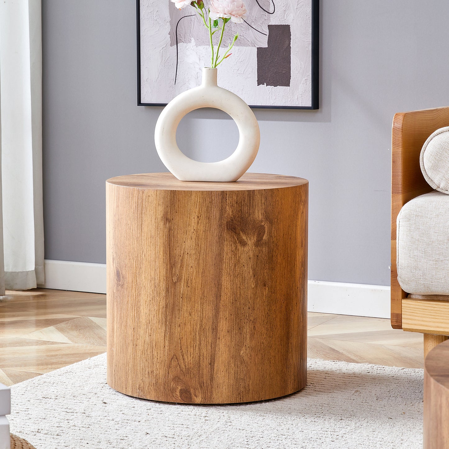 The cylindrical table with its patterned design can be easily integrated into a variety of interior styles, from coffee tables to small dining tables, workbenches or makeshift writing desks.